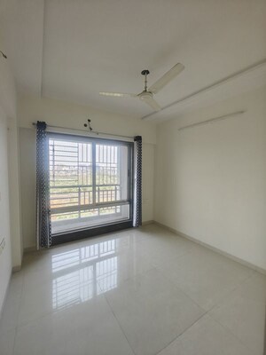 Room in 2 BHK Apartment at Rattan Icon, Seawoods Sector 50 – for Rent