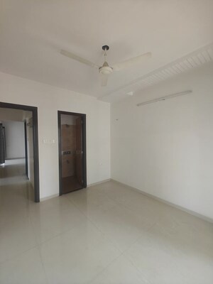 Room in 2 BHK Apartment at Rattan Icon, Seawoods Sector 50 – for Rent