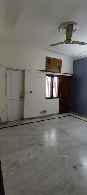 Room in 2 BHK Apartment at Express View Apartment, Sector 93 – for Rent