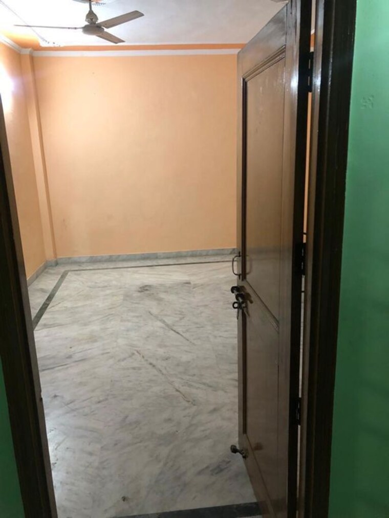 Room, sector 37 greater noida 2 Bedroom 800 Sq.Ft. Builder Floor In Sector 37 Greater Noida Greater Noida 10327482