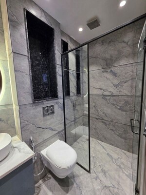 Bathroom in 3 BHK Builder Floor at Agrim Apartment, Sector 43 – for Rent