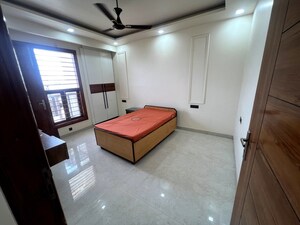 Room in 2 BHK Builder Floor at Sector 37c – for Rent