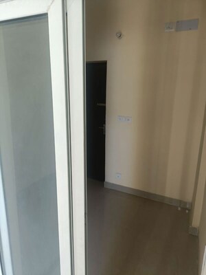 Room in 3.5 BHK Apartment at Assotech Windsor Court, Sector 78 – for Rent