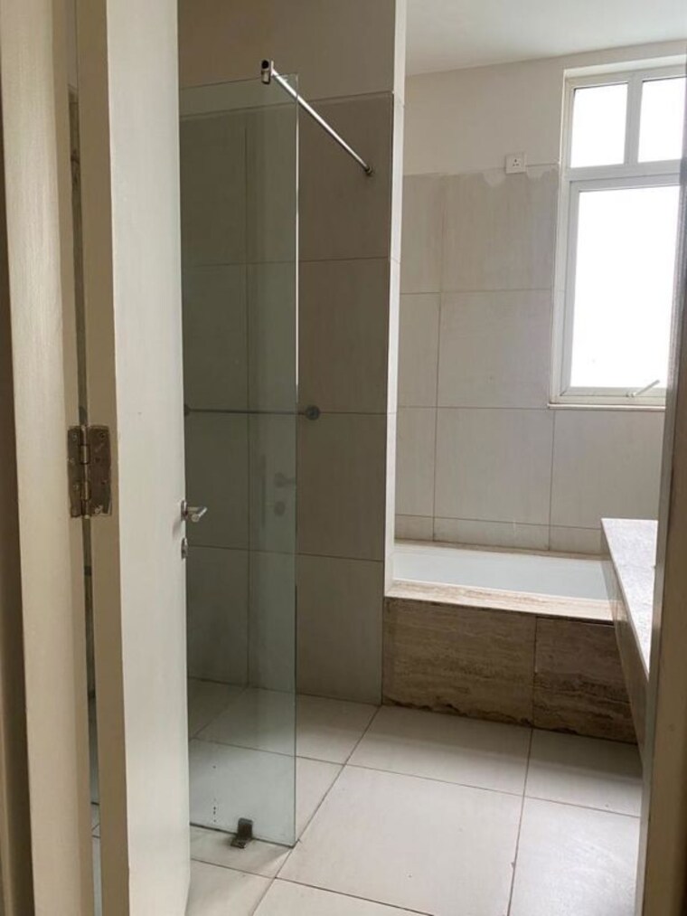 Bathroom, ireo-victory-valley 5 Bedroom 4600 Sq.Ft. Apartment In Sector 67 Gurgaon 10327570