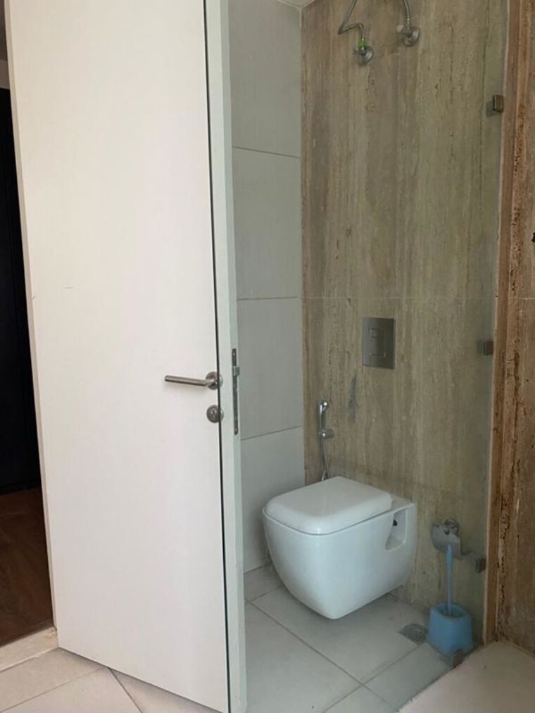 Bathroom, ireo-victory-valley 5 Bedroom 4600 Sq.Ft. Apartment In Sector 67 Gurgaon 10327570