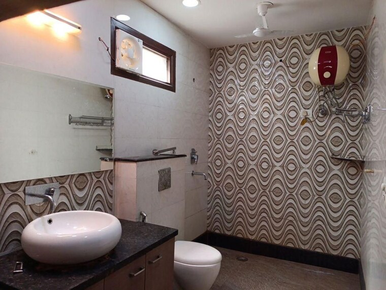 Bathroom, malviya nagar 2 Bedroom 900 Sq.Ft. Builder Floor In Malviya Nagar Delhi 10327603