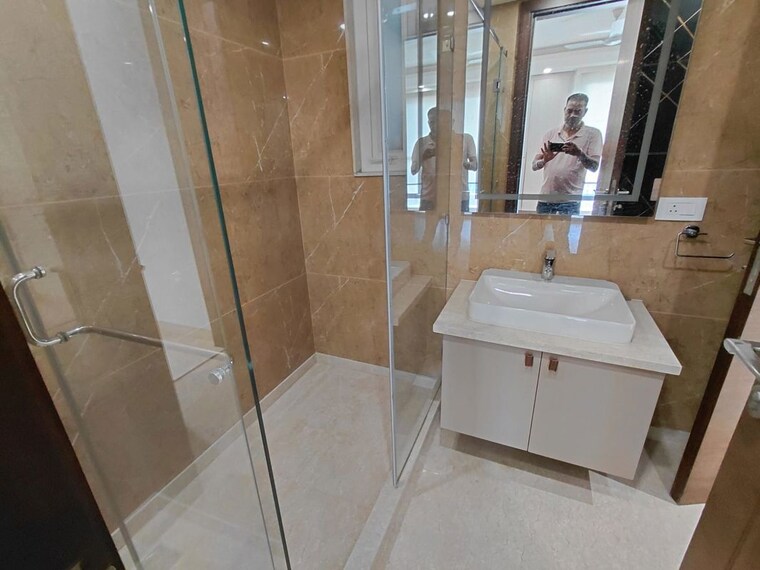 Bathroom, greater kailash part 3 3 Bedroom 1900 Sq.Ft. Builder Floor In Greater Kailash Part 3 Delhi 10327643