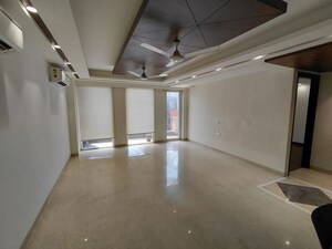 Room in 3 BHK Builder Floor at Greater Kailash Part 3 – for Rent