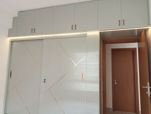 Bathroom in 2.5 BHK Apartment at Prestige Woodland Park, Cooke Town – for Rent