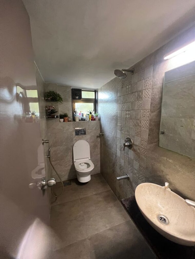 Bathroom, seven bunglow 1 Bedroom 500 Sq.Ft. Apartment In Seven Bunglow Mumbai 10327622