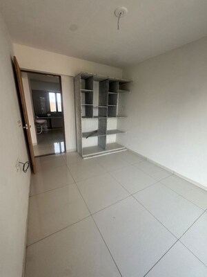 Room in 3 BHK Apartment at Sargasan – for Rent