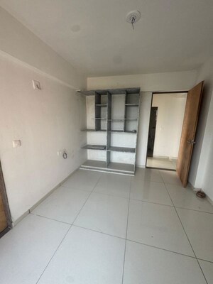 Room in 3 BHK Apartment at Sargasan – for Rent