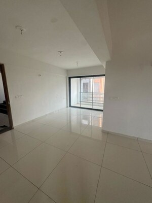 Room in 3 BHK Apartment at Sargasan – for Rent