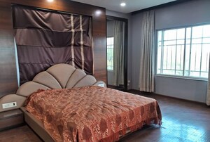 Bedroom in 4 BHK Apartment at Marine Lines – for Sale