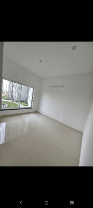 Room in 2 BHK Apartment at Runwal The Central Park, Chinchwad – for Rent