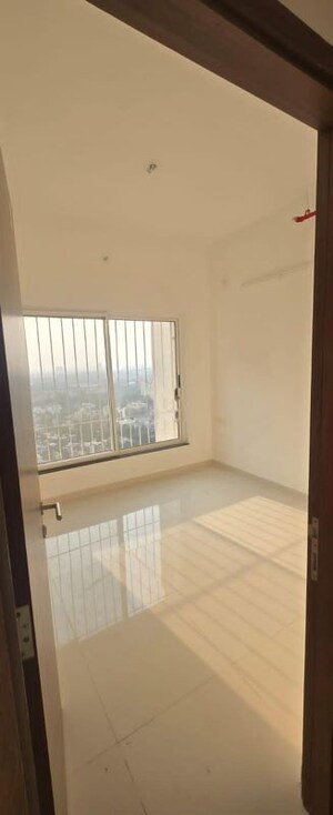 Room in 3 BHK Apartment at Runwal The Central Park, Chinchwad – for Rent