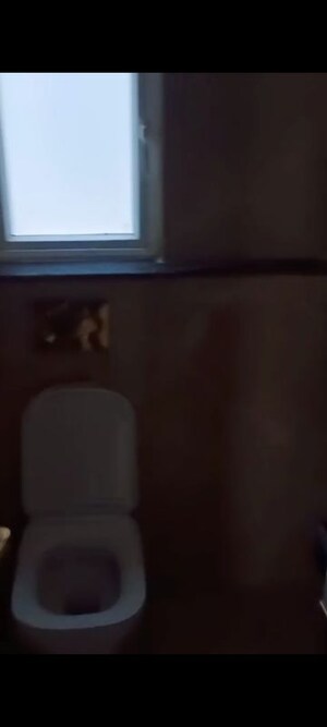 Washroom in 2.5 BHK Apartment at Smart World Orchard, Sector 61 – for Rent