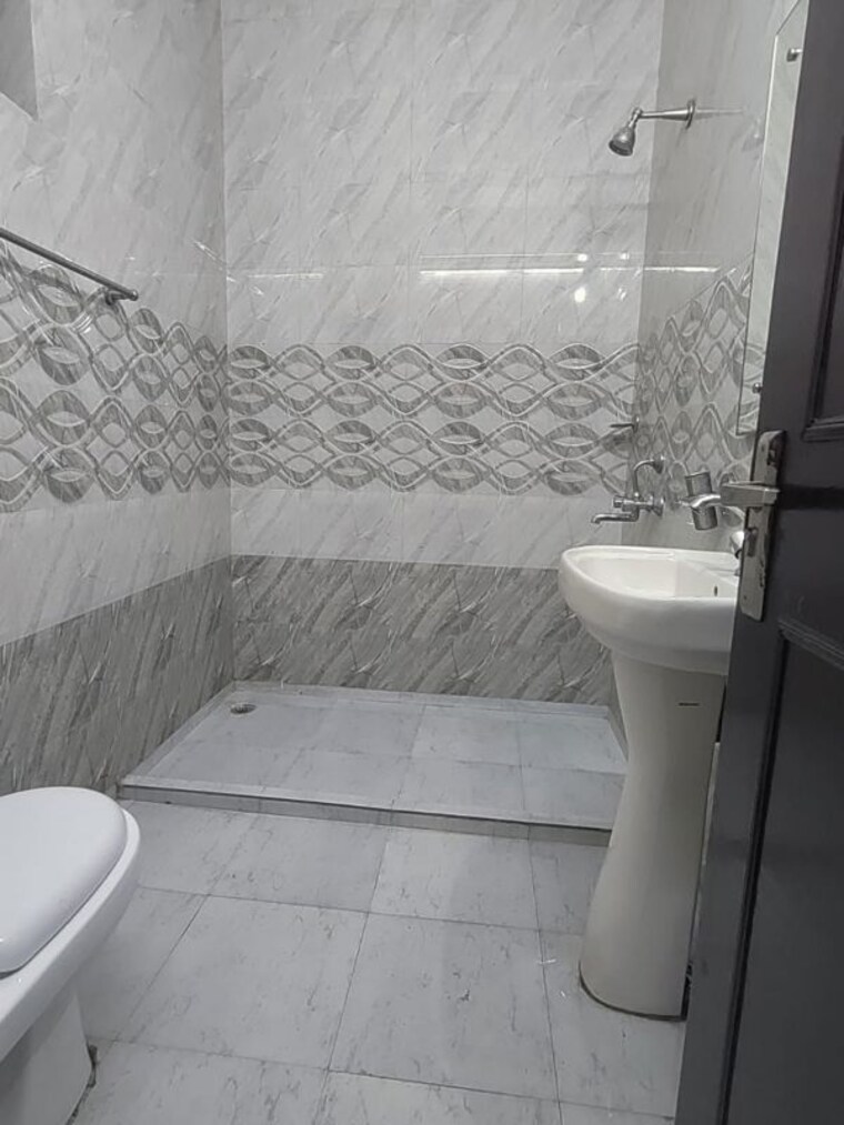 Bathroom, abhas-apartment  950 Sq.Ft. Builder Floor In Sector 56 Gurgaon 10327807