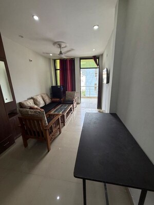 Living Room in 2 BHK Builder Floor at Sector 43 – for Rent