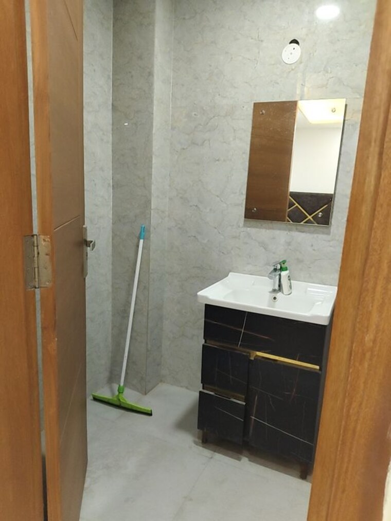 Bathroom, saket 3 Bedroom 1300 Sq.Ft. Builder Floor In Saket Delhi 10327861