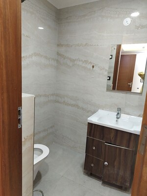 Furnished Amenities in 3 BHK Builder Floor at Saket – for Rent