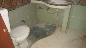 Bathroom in 3 BHK Builder Floor at Supertech Shopprix Mall Vaishali, Vaishali Sector 5 – for Rent