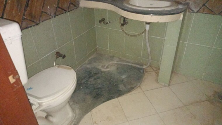 Bathroom, supertech-shopprix-mall-vaishali 3 Bedroom 1450 Sq.Ft. Builder Floor In Vaishali Sector 5 Ghaziabad 10321901