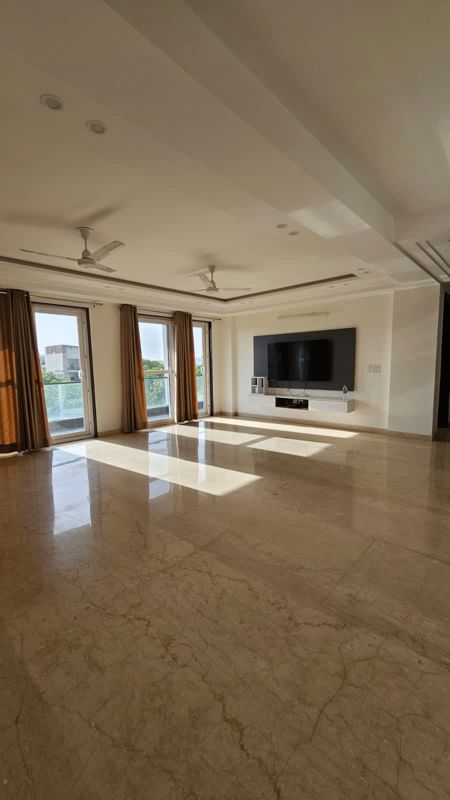 4 BHK + Servant Room Builder Floor For Rent in DLF City Phase 3