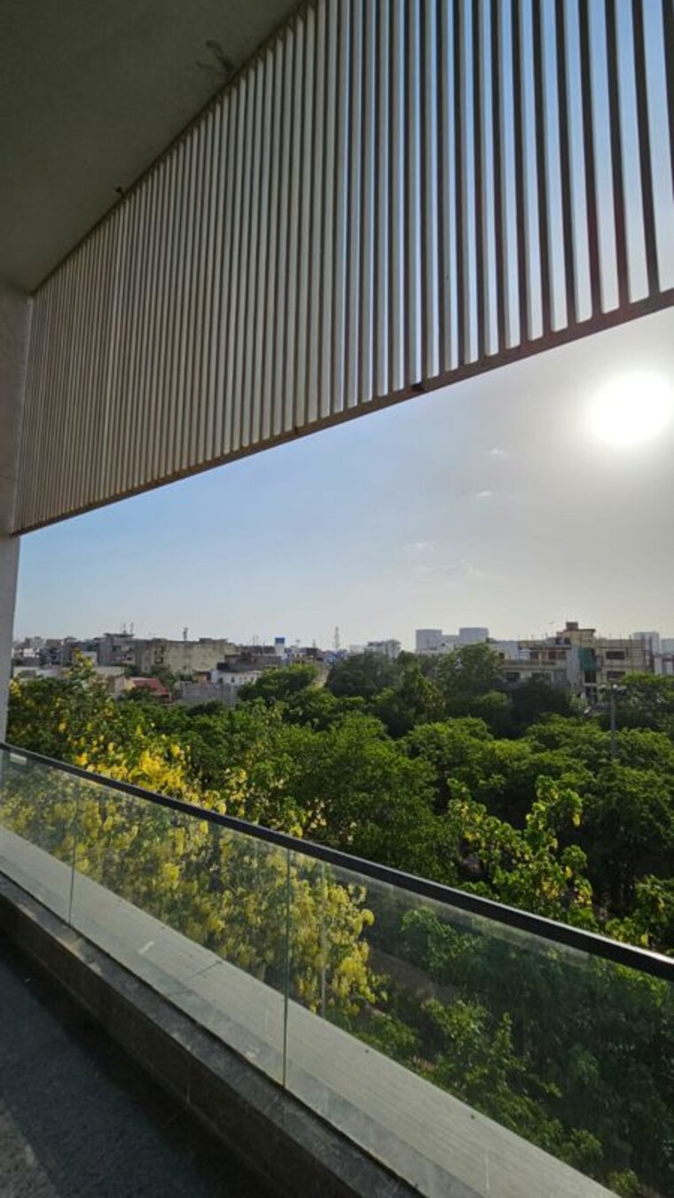 Balcony, dlf city phase 3 4 Bedroom 400 Sq.Yd. Builder Floor In Dlf City Phase 3 Gurgaon 10327869