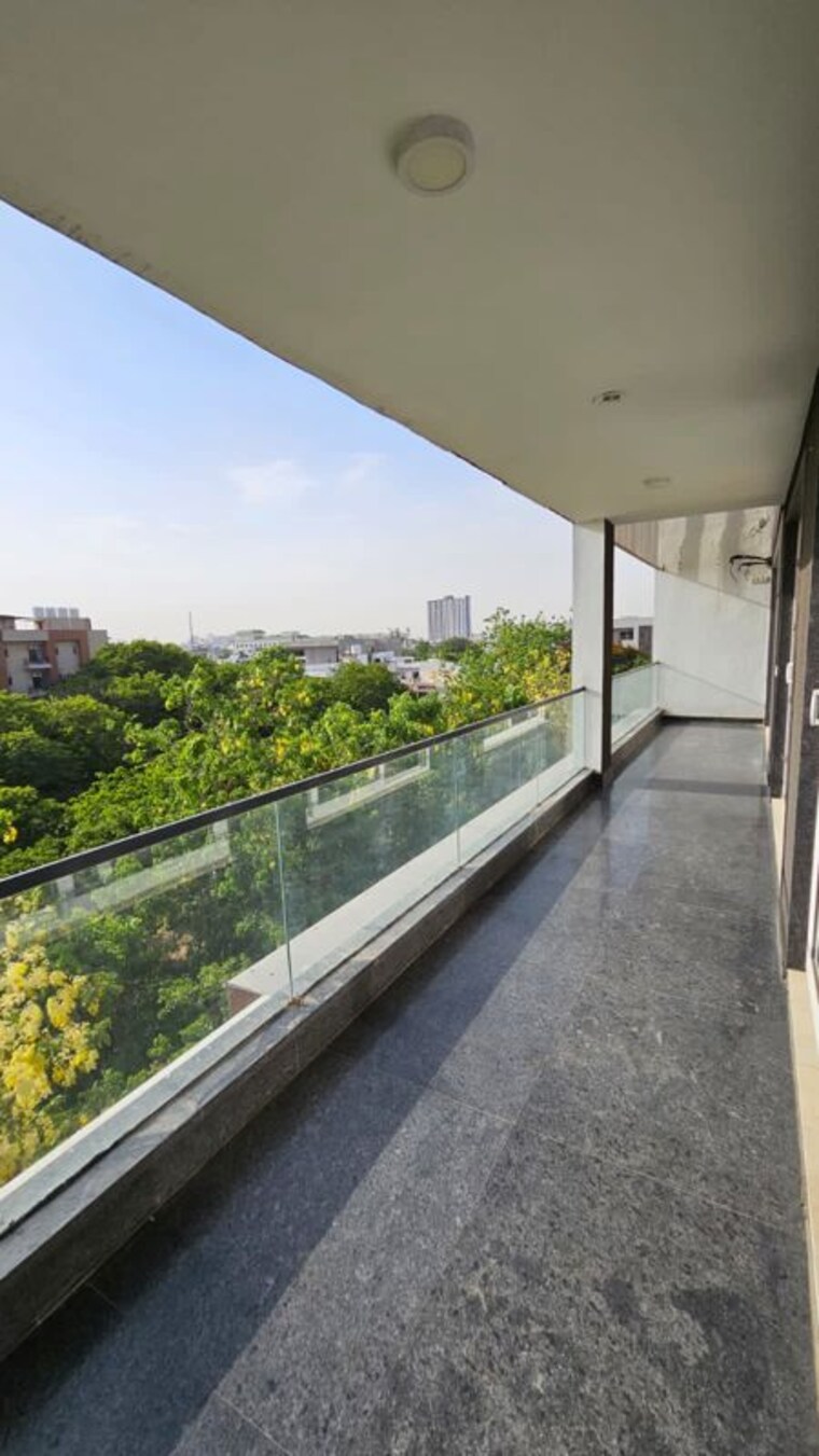 Balcony, dlf city phase 3 4 Bedroom 400 Sq.Yd. Builder Floor In Dlf City Phase 3 Gurgaon 10327869