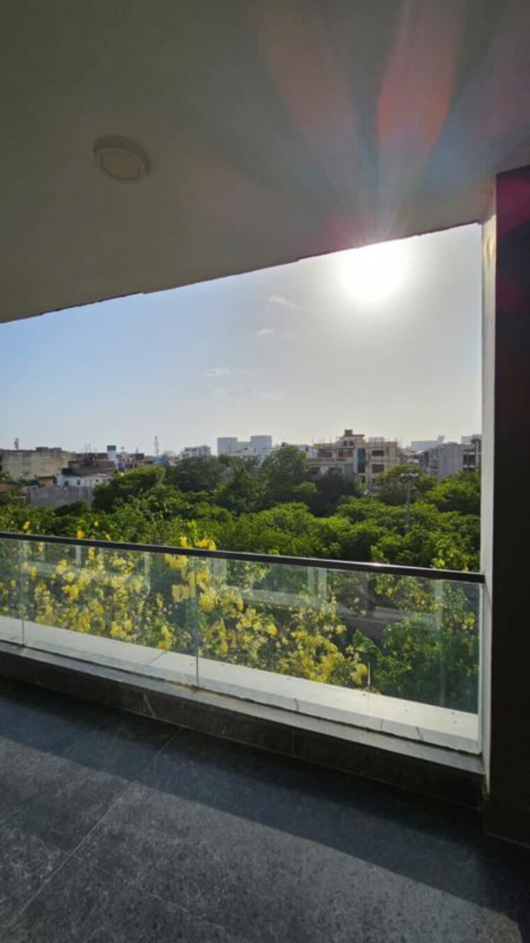 Balcony, dlf city phase 3 4 Bedroom 400 Sq.Yd. Builder Floor In Dlf City Phase 3 Gurgaon 10327869