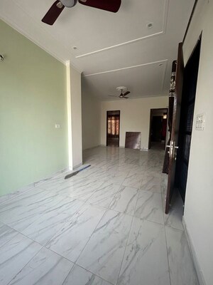 Room in 3 BHK Builder Floor at Sector 110 – for Rent