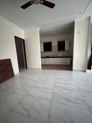 Room in 3 BHK Builder Floor at Sector 110 – for Rent