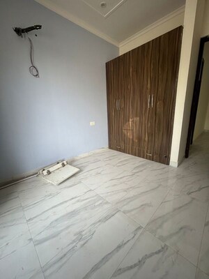 Room in 3 BHK Builder Floor at Sector 110 – for Rent