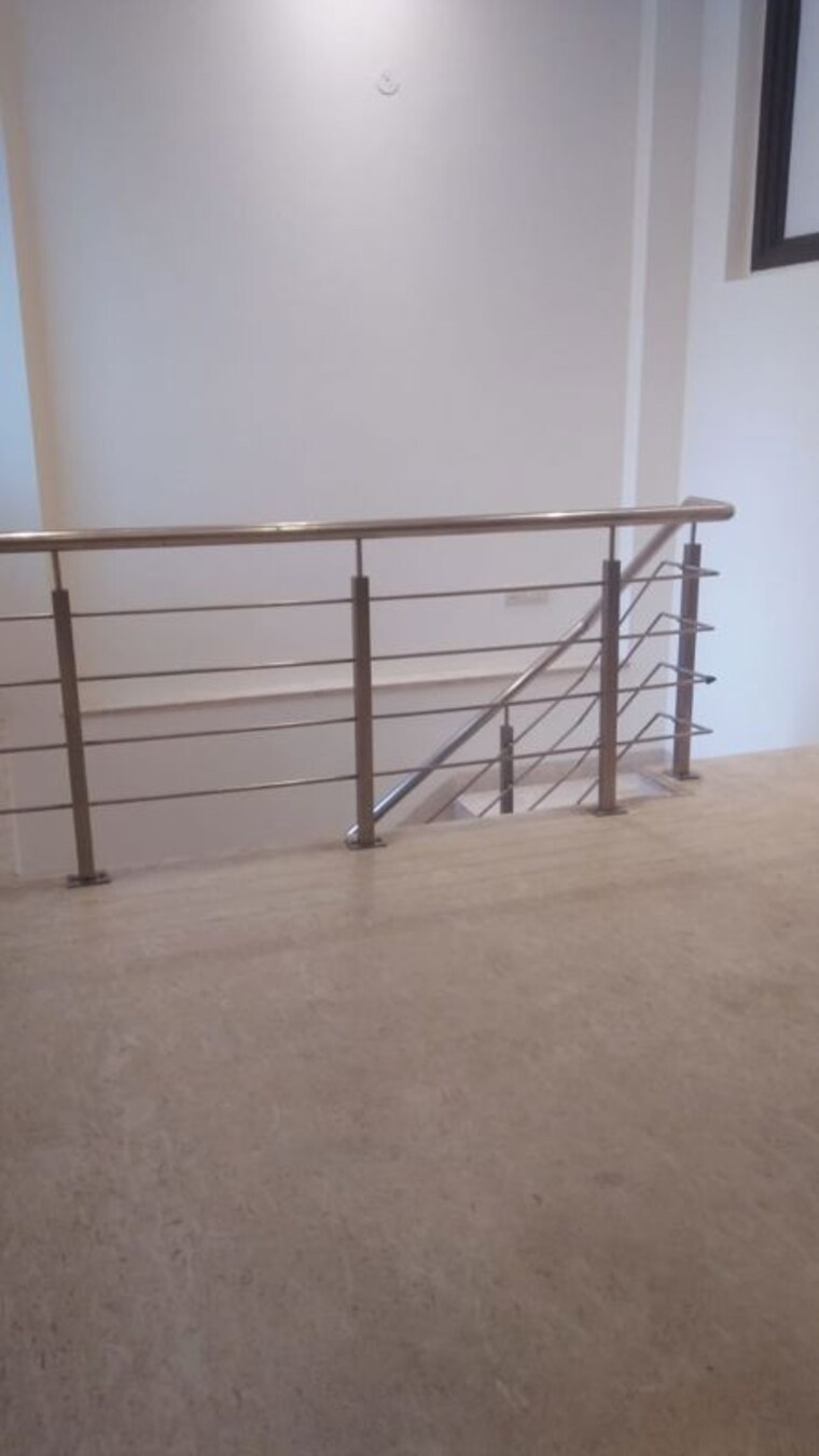 Room, hauz khas enclave 3 Bedroom 278 Sq.Yd. Apartment In Hauz Khas Enclave Delhi 10327916