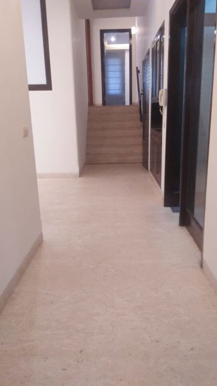 Room, hauz khas enclave 3 Bedroom 278 Sq.Yd. Apartment In Hauz Khas Enclave Delhi 10327916