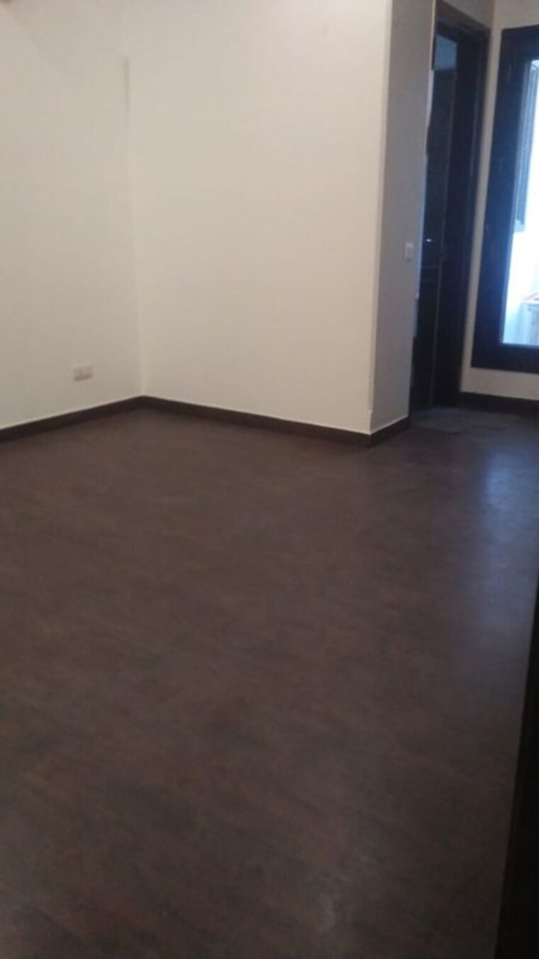 Room, hauz khas enclave 3 Bedroom 278 Sq.Yd. Apartment In Hauz Khas Enclave Delhi 10327916