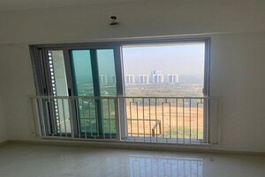 Room in 2 BHK Apartment at Mayfair The View, Vikhroli West – for Sale