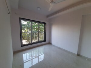 Room in 1.5 BHK Apartment at Prayag Heights, Dindoshi – for Sale