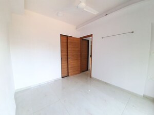 Room in 1.5 BHK Apartment at Prayag Heights, Dindoshi – for Sale