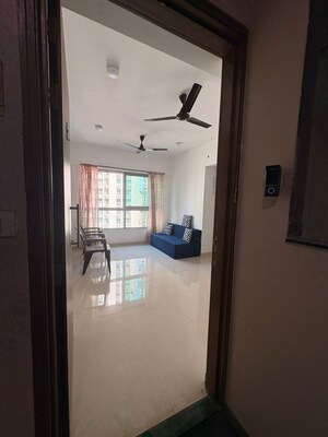 Room in 2 BHK Apartment at Kalpataru Immensa B, Kolshet Road – for Rent