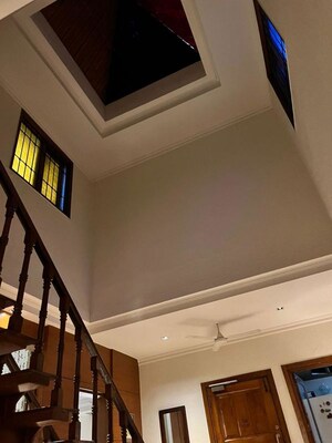 Furnished Amenities in 4 BHK Builder Floor at Defence Colony – for Rent