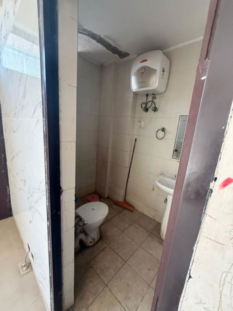 Bathroom, ambala highway 3 Bedroom 1450 Sq.Ft. Apartment In Ambala Highway Zirakpur 10328054
