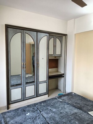 Room in 2 BHK Apartment at Dosti Group Maitri Gardens, Oswal Park – for Rent