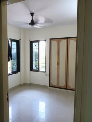 Room in 2 BHK Apartment at Dosti Group Maitri Gardens, Oswal Park – for Rent