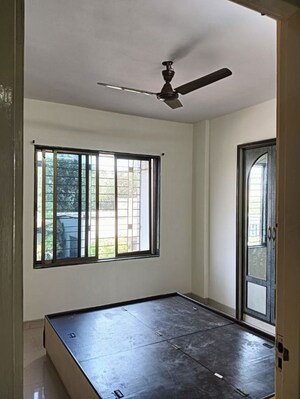 Room in 2 BHK Apartment at Dosti Group Maitri Gardens, Oswal Park – for Rent