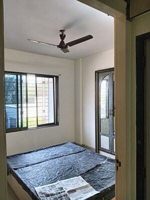 Room in 2 BHK Apartment at Dosti Group Maitri Gardens, Oswal Park – for Rent