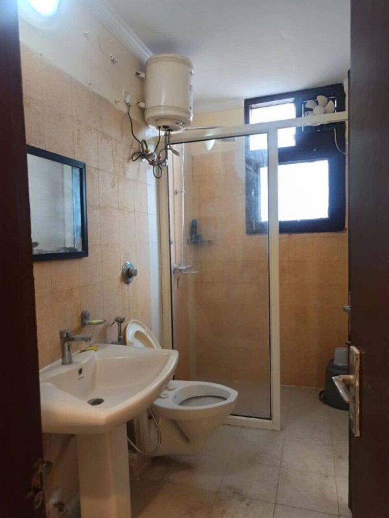 Bathroom, chandigarh-citi-center 3 Bedroom 1300 Sq.Ft. Apartment In Vip Road Zirakpur 10328069