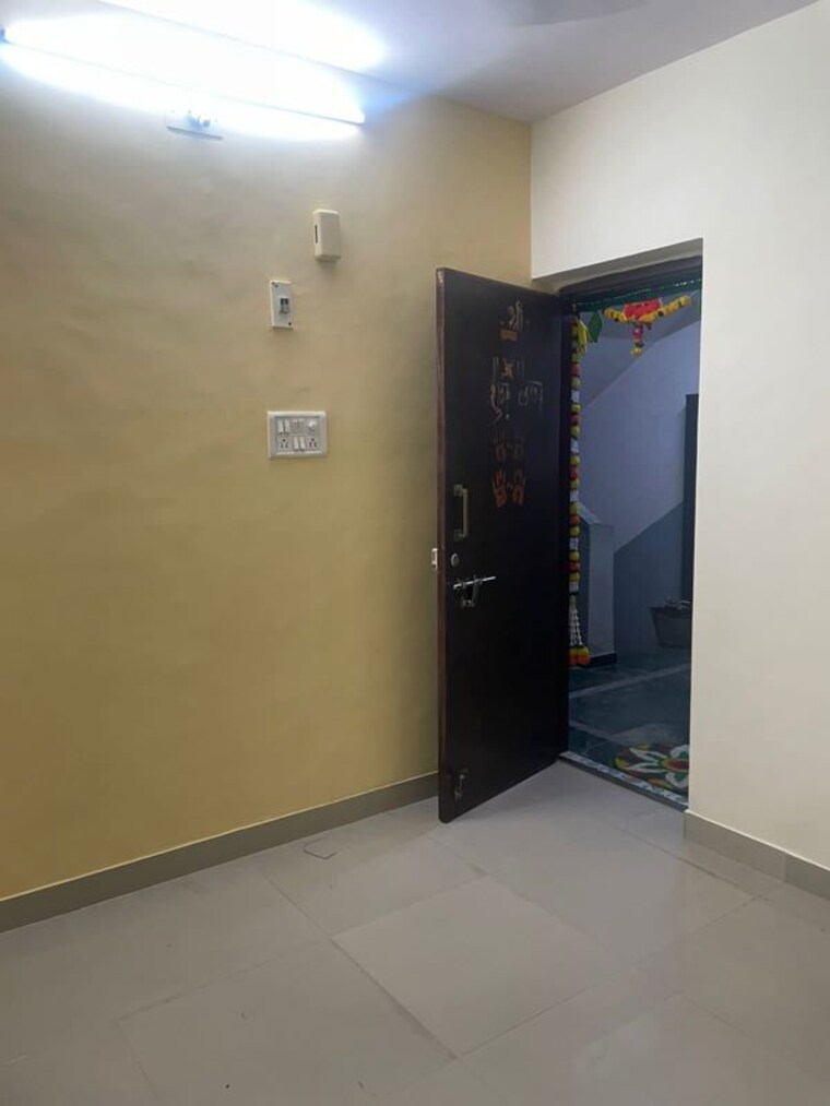 Room, siddhi-chs-worli 1 RK 250 Sq.Ft. Apartment In Worli Mumbai 10328098