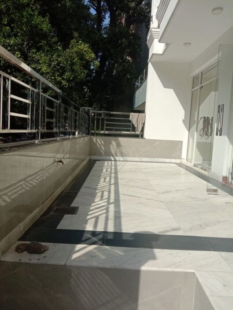 Balcony, sector 11 5 Bedroom 186 Sq.Mt. Builder Floor In Sector 11 Noida 10328107